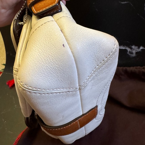 COACH BAG used small shoulder bag COMES WITH COACH DUSTBAG - Picture 3 of 6